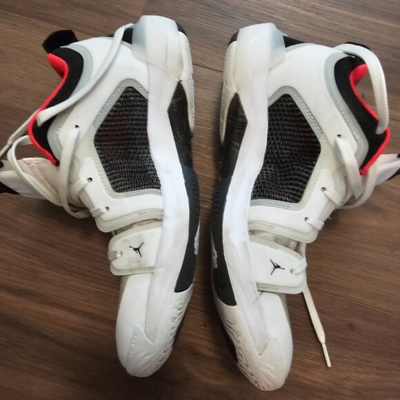 Nike Jordan 37 low siren red colorway - Picture 6 of 7